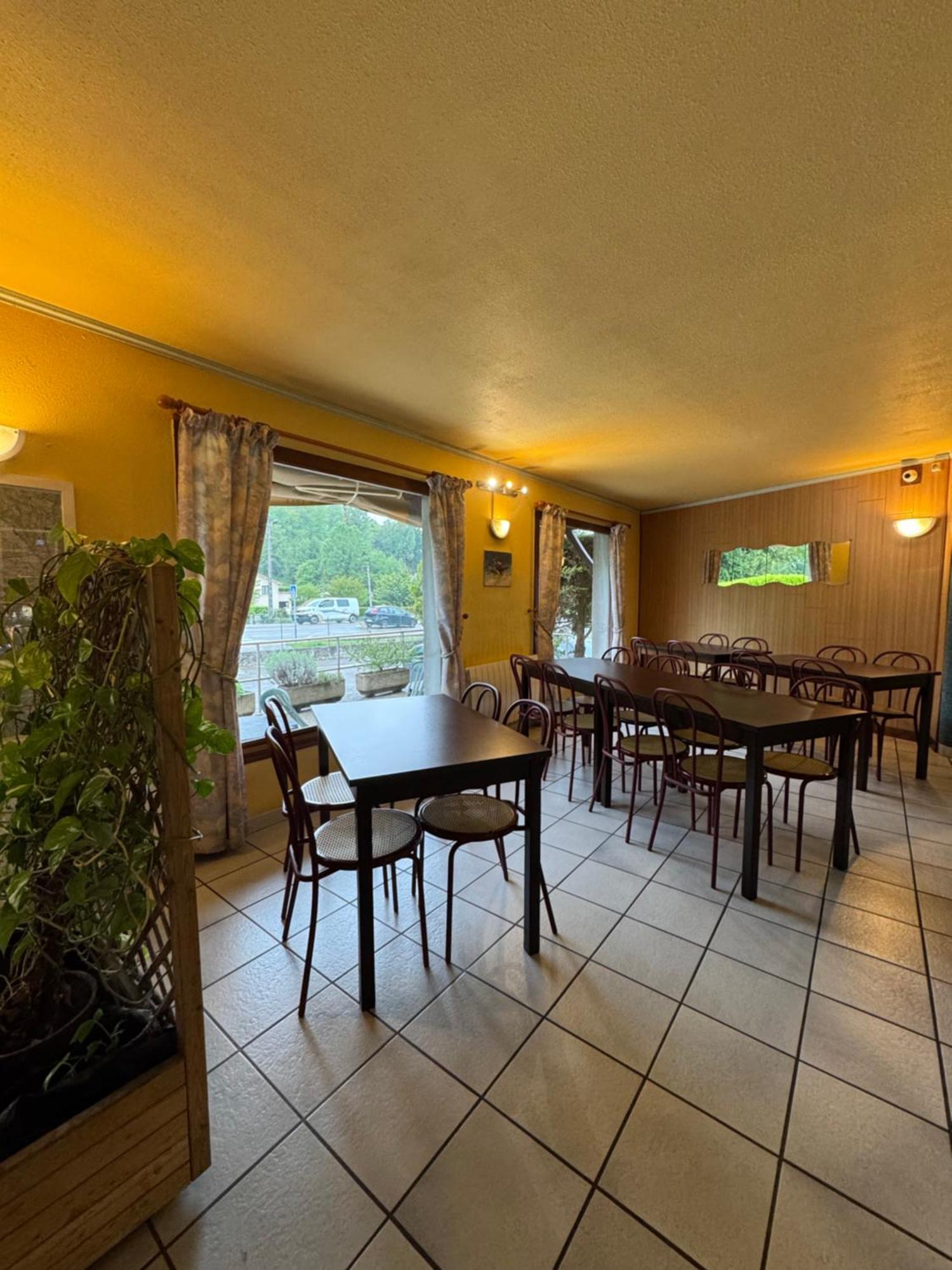 Symp'Hotel Nivolas-Vermelle Exteriér fotografie