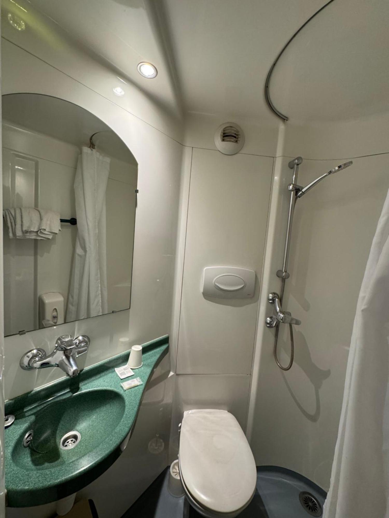 Symp'Hotel Nivolas-Vermelle Exteriér fotografie
